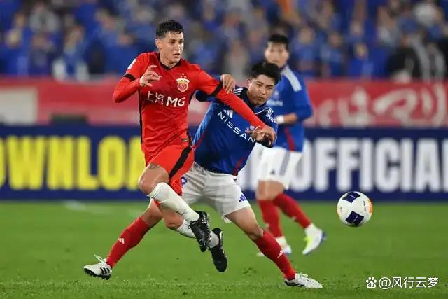 亚冠比赛泰山球迷流泪日本球员瘫坐在地 亚冠比赛泰山球迷流泪日本球员瘫坐在地