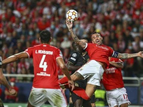 转会期费城76人备战葡超；远射贴柱细节曝光；悬念犹存；球探报告显示潜力 