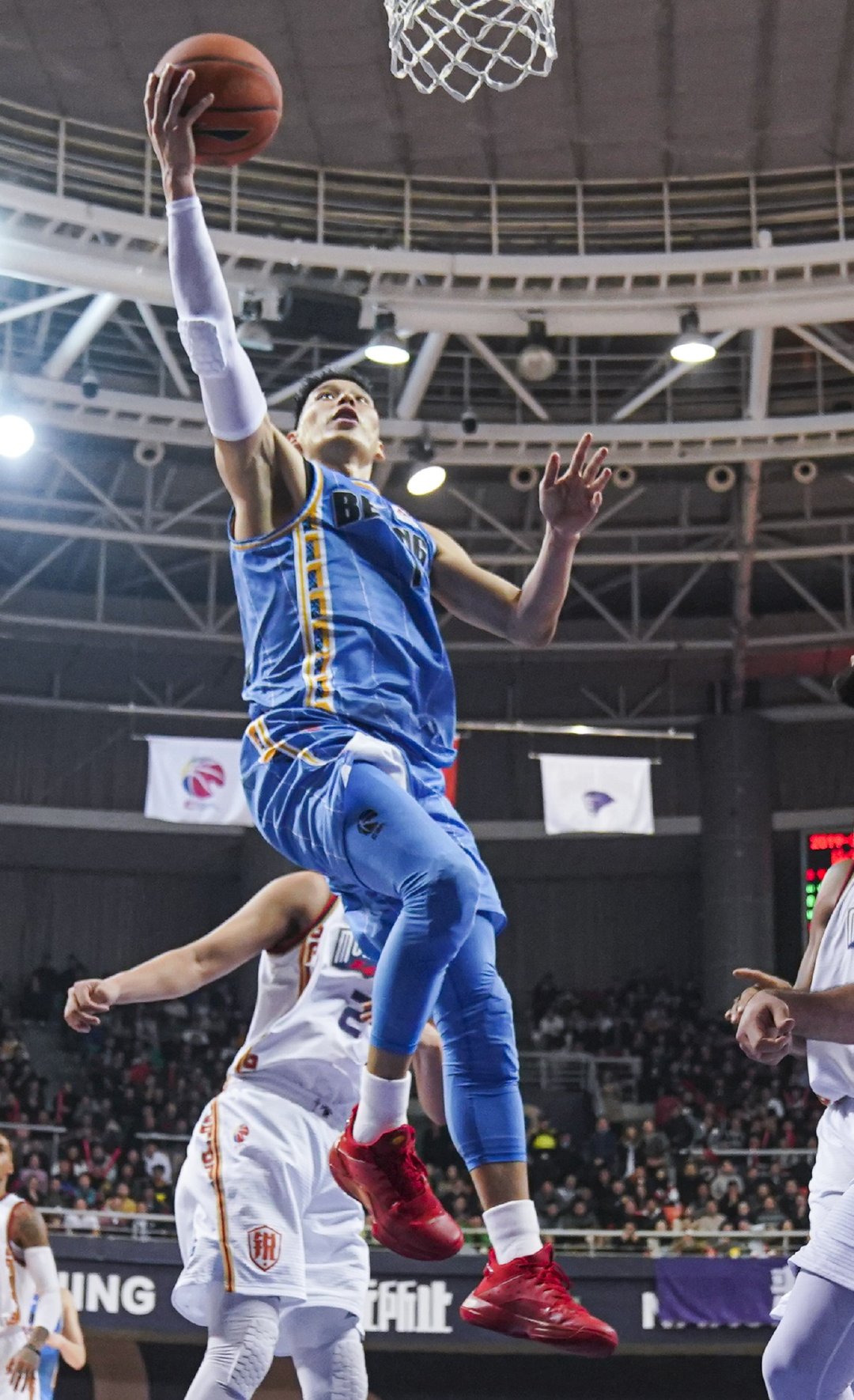 上海海港国际比赛日扳平良机，志在全明星赛名次提升，话题不断，控场能力受关注的简单介绍