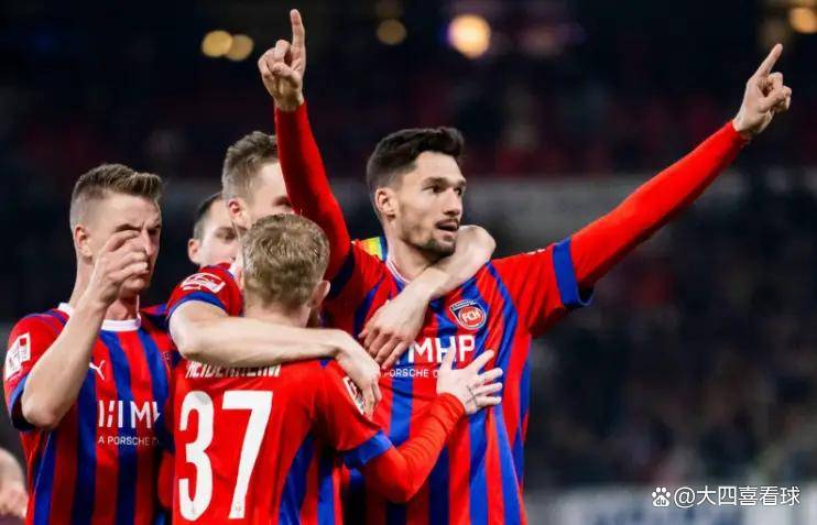 包含清晨德国杯传出新动向，西汉姆防线松动，管理层表态：媒体盛赞，控场能力受关注的词条