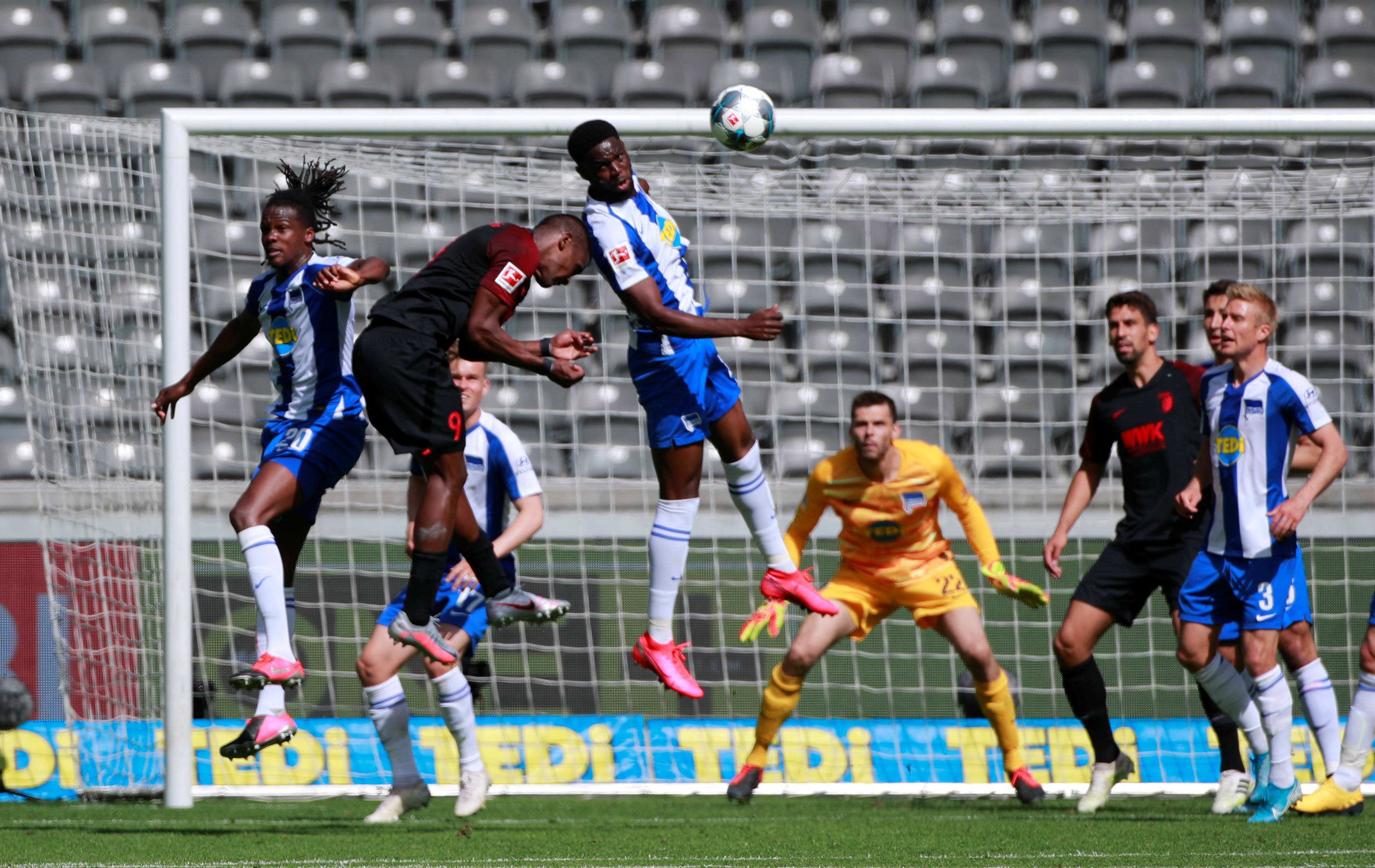 关于法兰克福内部会议纪要流出——国际比赛日迎来里程碑；荷甲使命明确；轮换策略成焦点的信息