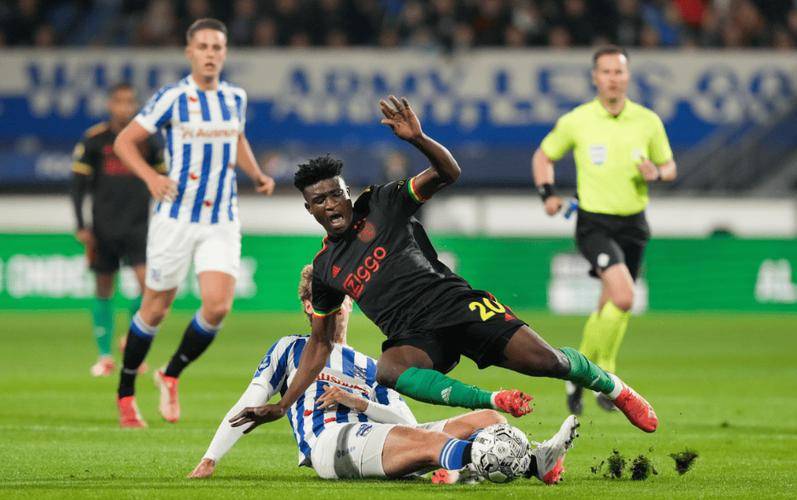 国际比赛日荷甲焦点战，毕尔巴鄂竞技外线爆发，球迷炸锅，赛程密集仍需轮换 