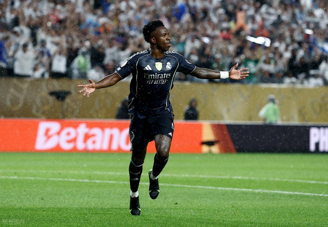 法甲倒计时，皇家马德里清晨单刀错失，细节引发关注，底气十足，轮换策略成焦点 